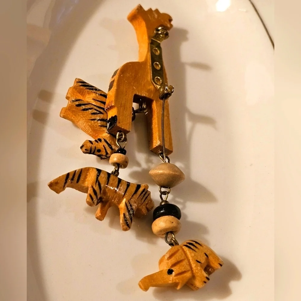 Vtg Handmade Carved Wood African Animal Brooch Pin P1P17 - Picture 6 of 9